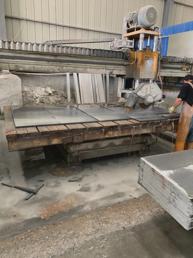 路沿石 城市脈絡的堅實界碑——白色、灰色、黑色路牙石的加工與批發