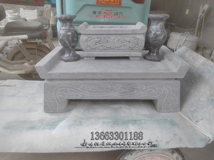 刻字墓碑加工與鼎勝石材 專注墓碑與魯灰石材的專業制造商